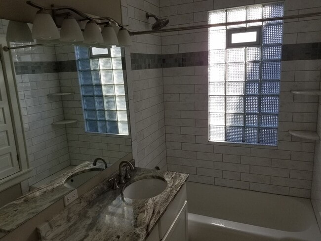 Building Photo - 3272 N Hackett Ave