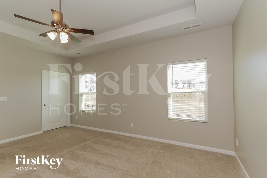 Building Photo - 7798 Creek Park Dr
