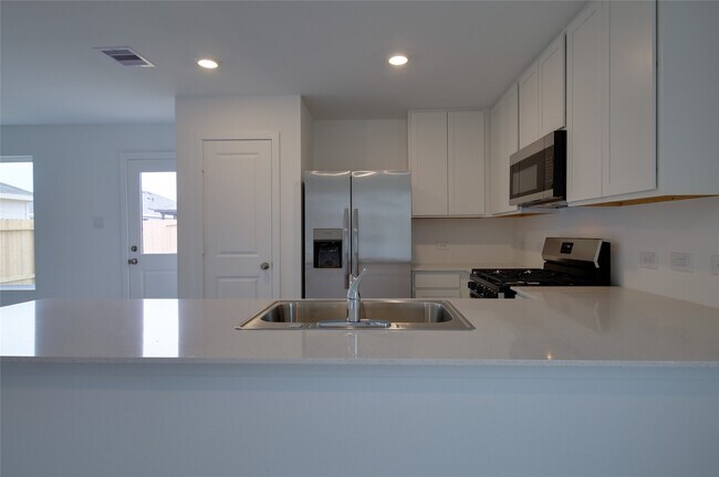 Building Photo - 10915 Tawny Rdg Dr