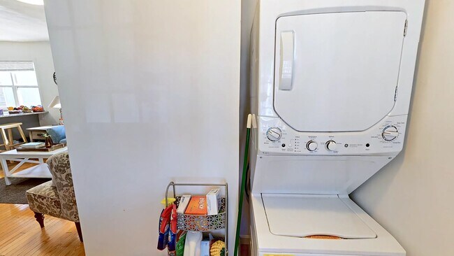 Building Photo - Somerville 5bed 2bath available 9/1/2026 - Modern Apartment $4995