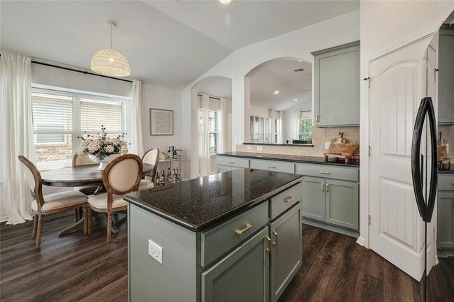 Building Photo - 1115 Petroglyph Trail