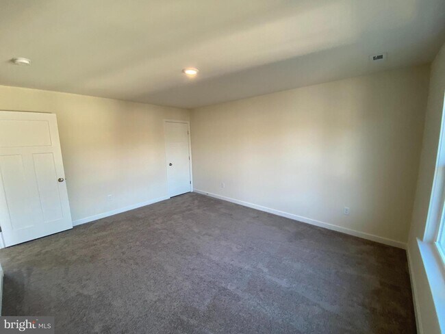 Building Photo - 316 3rd St