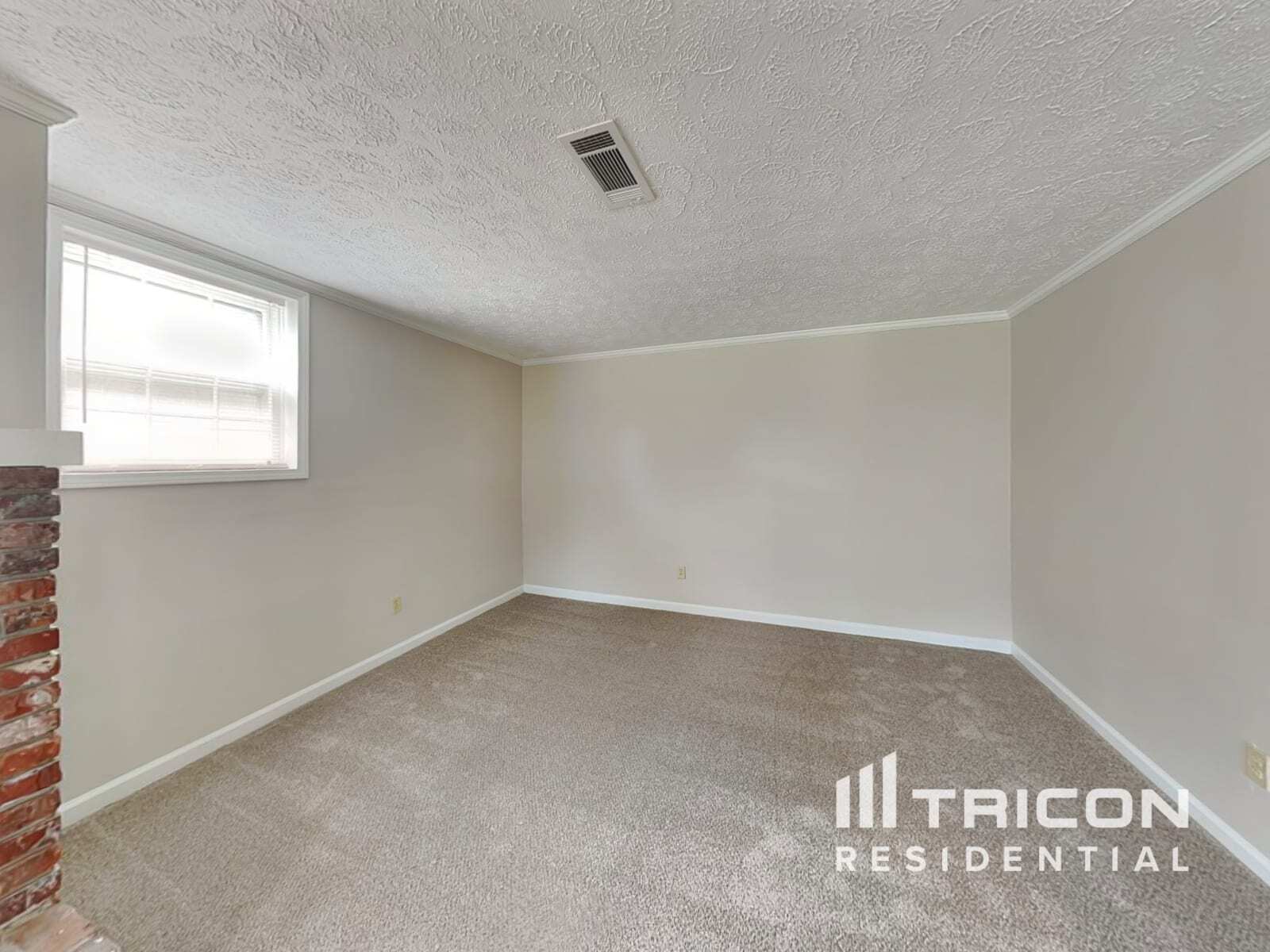 Building Photo - 414 Breezy Dr SW