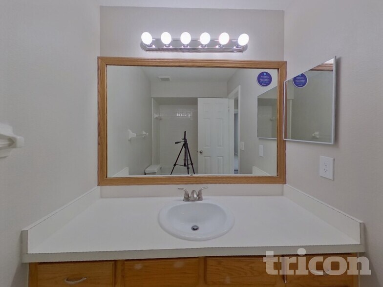 Building Photo - 3257 Brewster Dr