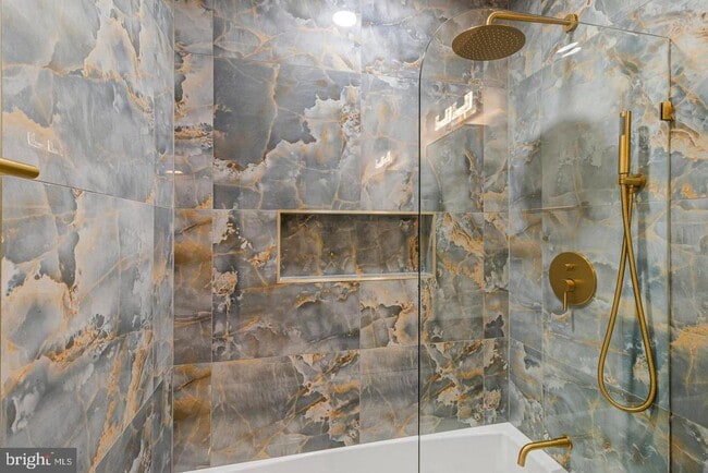 Building Photo - 1609 17th St SE