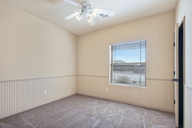 Building Photo - Spacious 4 Bedroom 2 Bath House near Restaurants