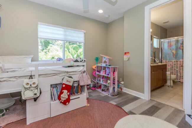 Building Photo - 4655 Cadiz Cir