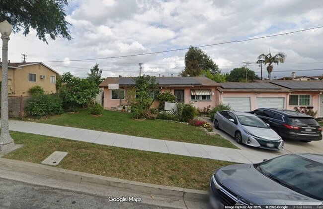 Building Photo - 2817 Montezuma Ave