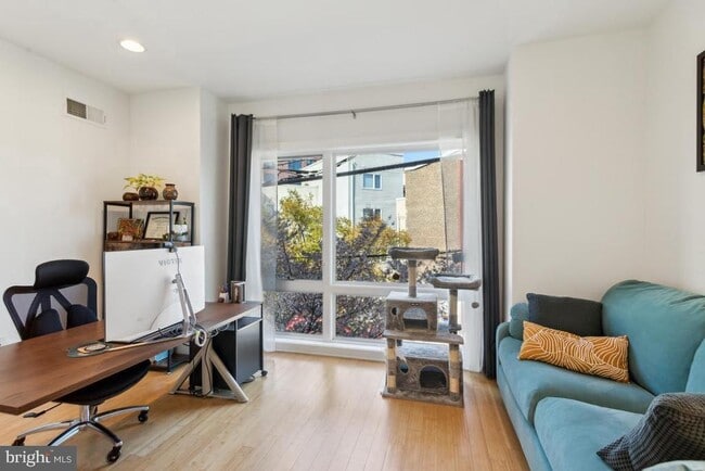 Building Photo - 1119 N Howard St