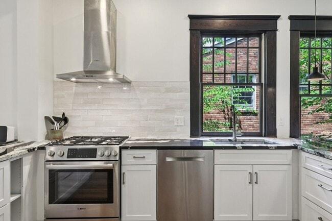 Building Photo - Beautiful Historic 4BR/3BA Gem | Hillsboro...