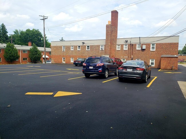 Building Photo - 4400 Rocky River Dr
