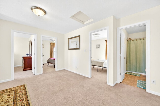 Building Photo - 4663 Bayview Dr