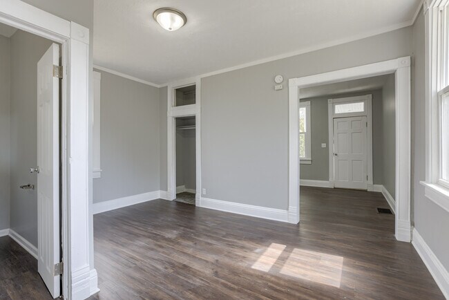 Building Photo - 1240 S 15th St