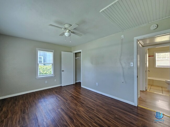 Building Photo - Beautiful 2 Bedrooms 1 Bathroom Home for R...