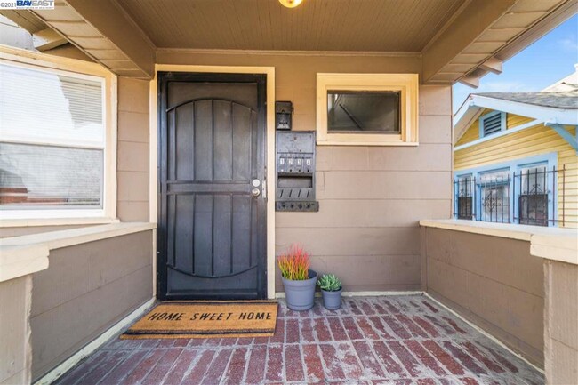 Building Photo - 3027 Filbert St