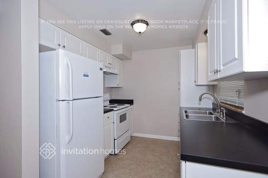 Building Photo - 411 W Charlotte Ave