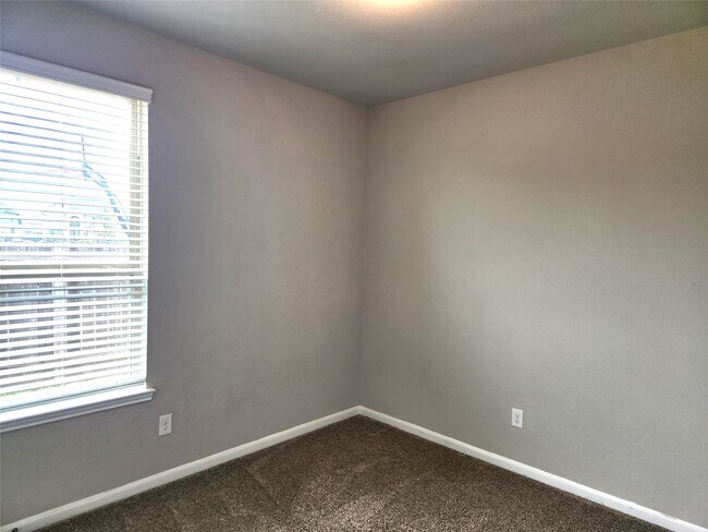 Building Photo - 8519 Golden Field Dr