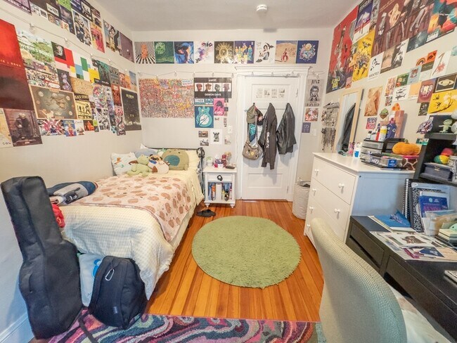 Building Photo - 70 Line St