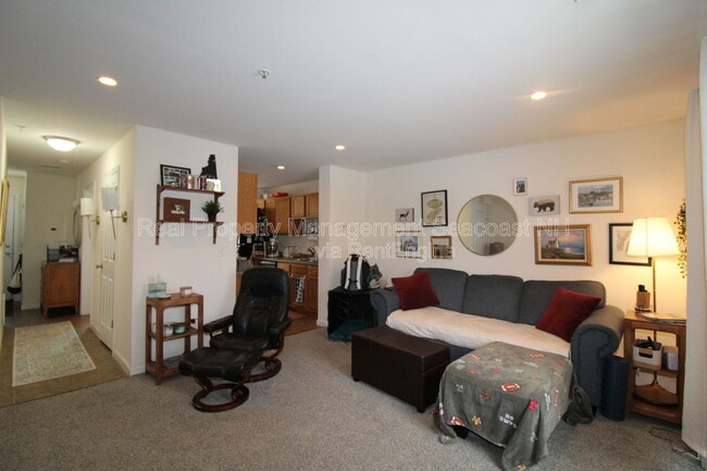 Building Photo - 1 Waverly Dr