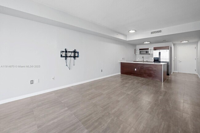 Building Photo - 1900 N Bayshore Dr