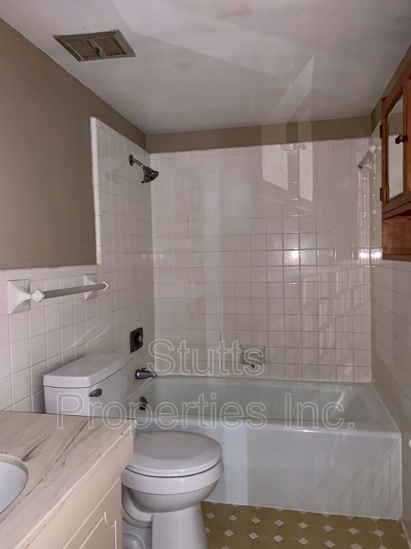 Building Photo - 1975 Darby Drive