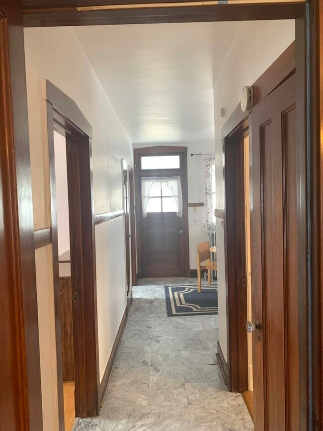 Building Photo - 5243 W Fletcher St