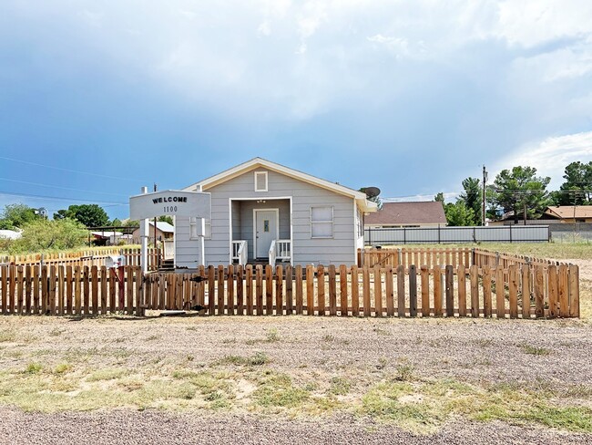 Building Photo - 1100 W Stockton Ave