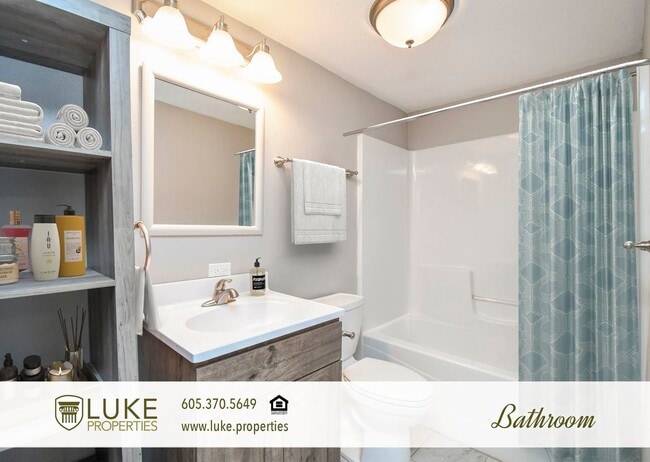 Building Photo - 1417 S Van Eps Ave