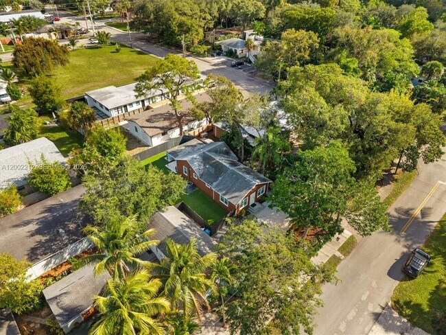 Building Photo - 230 SW 12th Ave