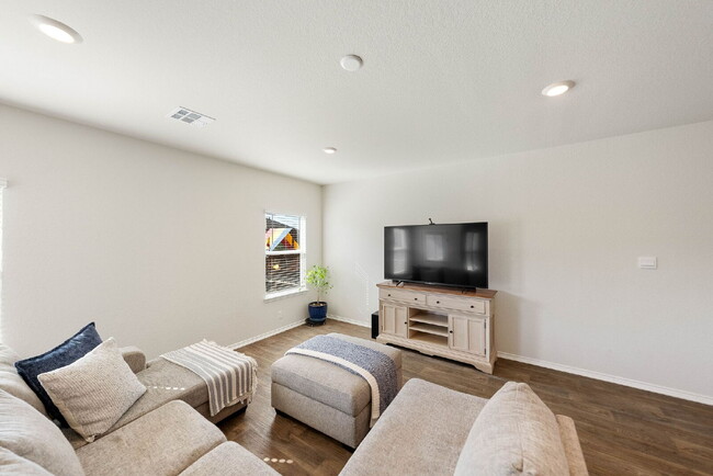 Building Photo - Welcome to Your New Chapter! Enjoy Free Rent, Ask Us How!