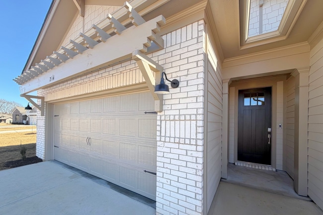 Building Photo - 214 Stockyard Cir