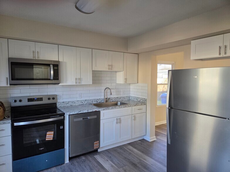 Building Photo - 1100 Clear Springs Rd