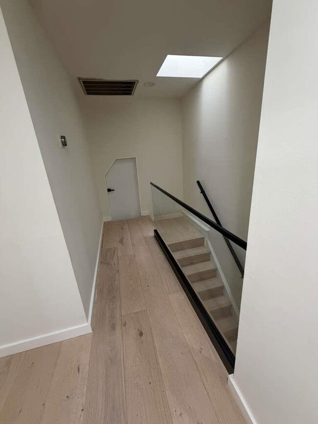 Building Photo - 996 Palisade Ave