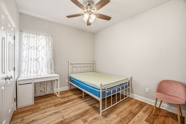 Building Photo - 191 Davis Ave