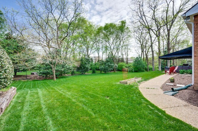 Building Photo - 4 Bedroom, 3.5 Bathroom Executive Home with Fenced Yard and 3 Car Garage.