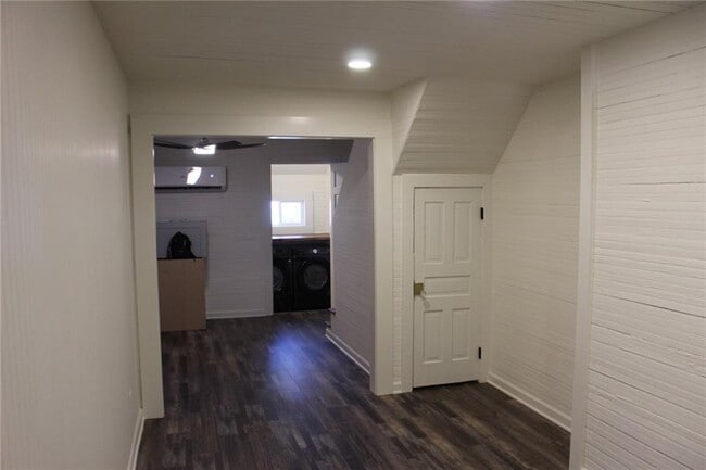 Building Photo - 11 Liberty St