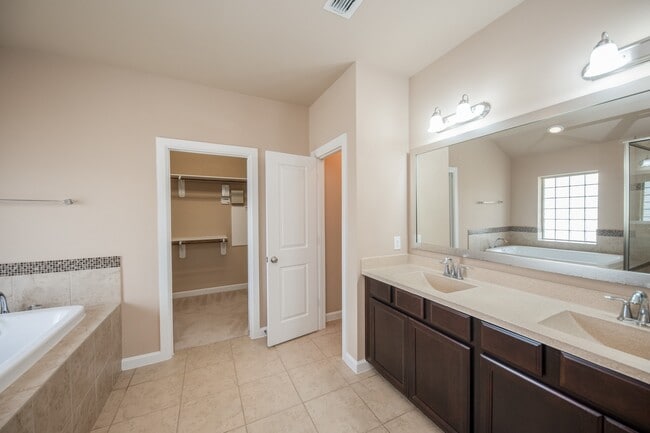 Building Photo - 3310 Belmont River Ln