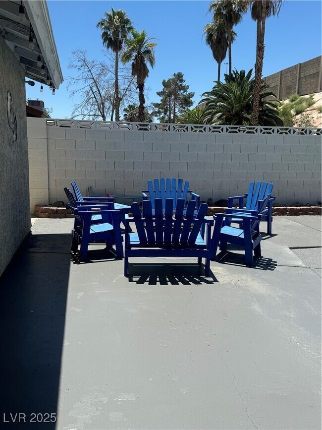 Building Photo - 3835 Chutney St