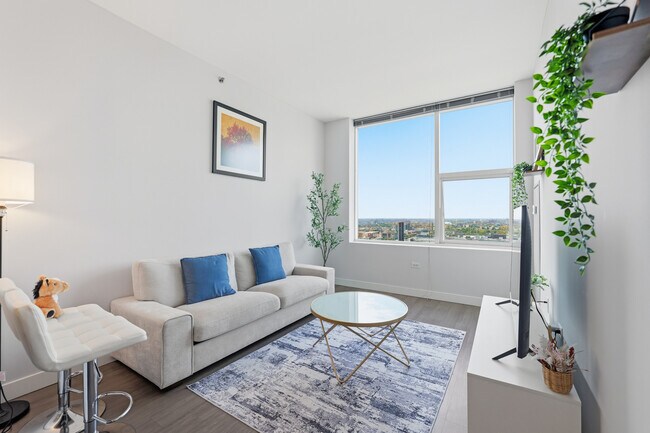 Building Photo - 1000 S Clark St