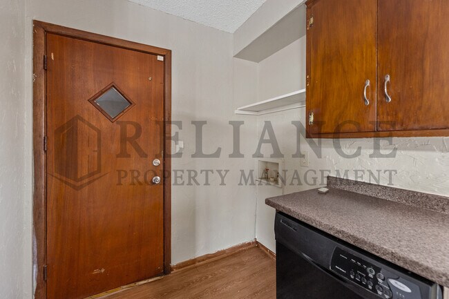 Building Photo - 420 Benway St