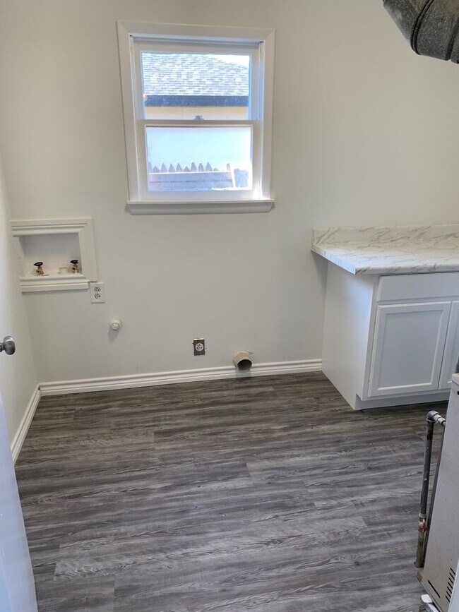 Building Photo - 4118 S Ong St