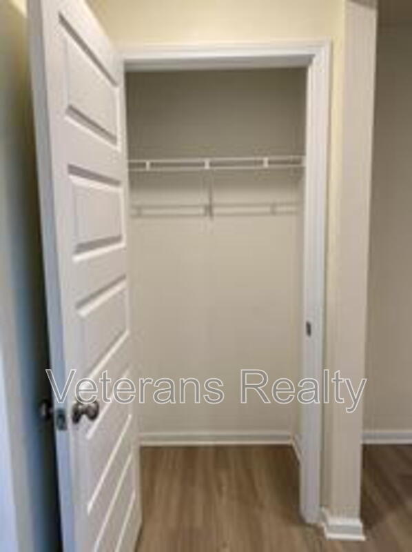 Building Photo - 8 Periwinkle Ln