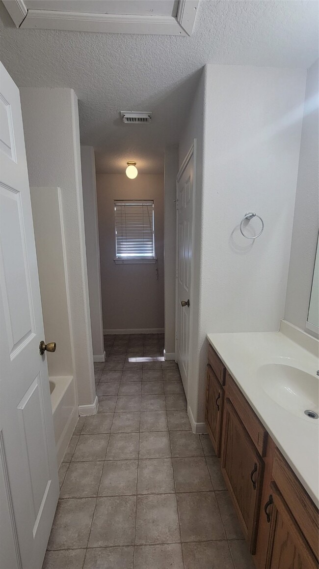 Building Photo - 10420 Royal Tricia Dr