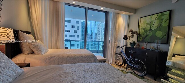 Building Photo - 1331 Brickell Bay Dr