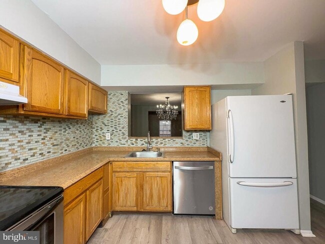 Building Photo - 8202 Ashford Blvd