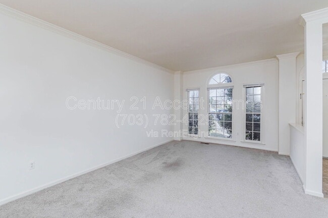 Building Photo - 6143 Summer Park Ln