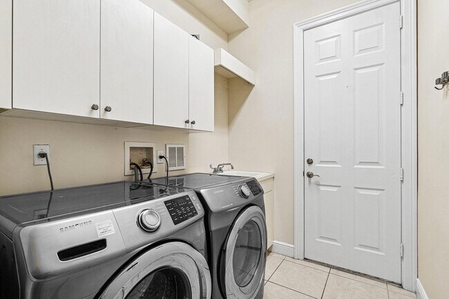 Building Photo - 10509 Vignon Ct