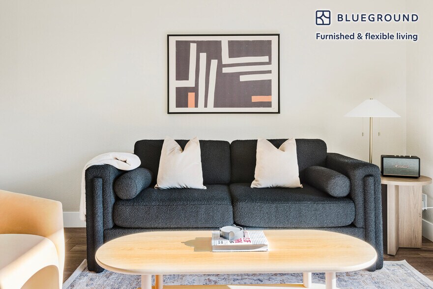 Building Photo - 644 Edgewater Blvd