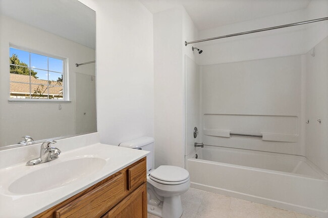 Building Photo - 71 Monarch Dr