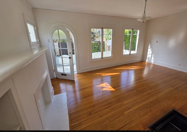 Building Photo - 124-128 Breeze Ave.-126